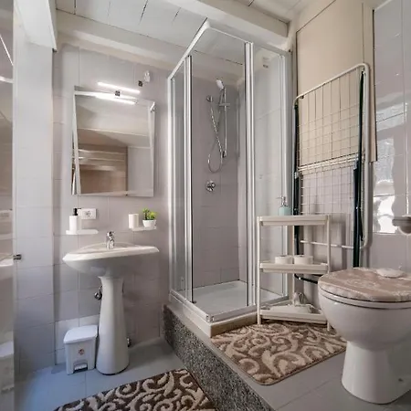 Appartement Homo Homini Lupus *