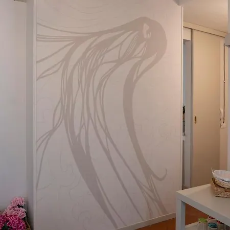 Homo Homini Lupus Appartement *