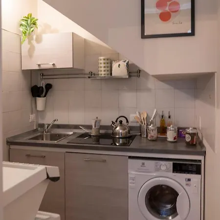 Homo Homini Lupus Apartment *