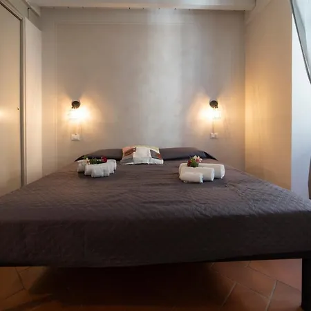 Homo Homini Lupus Appartement Brescia