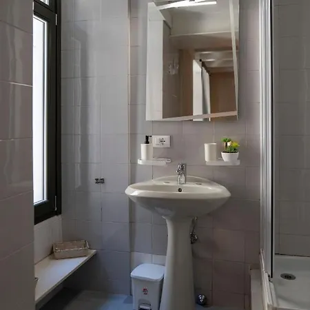 Appartement Homo Homini Lupus Brescia