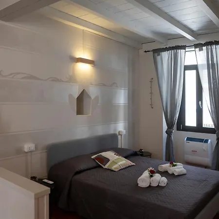 Homo Homini Lupus Appartement *